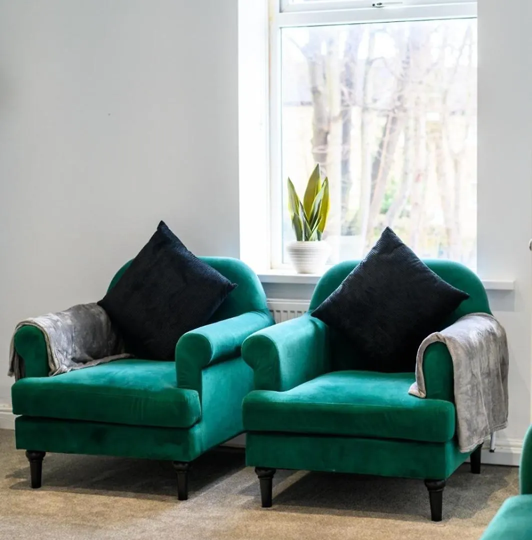 Home In West Yorkshire, Close To Leeds City Center, Sleeps 3! Batley 0*,
