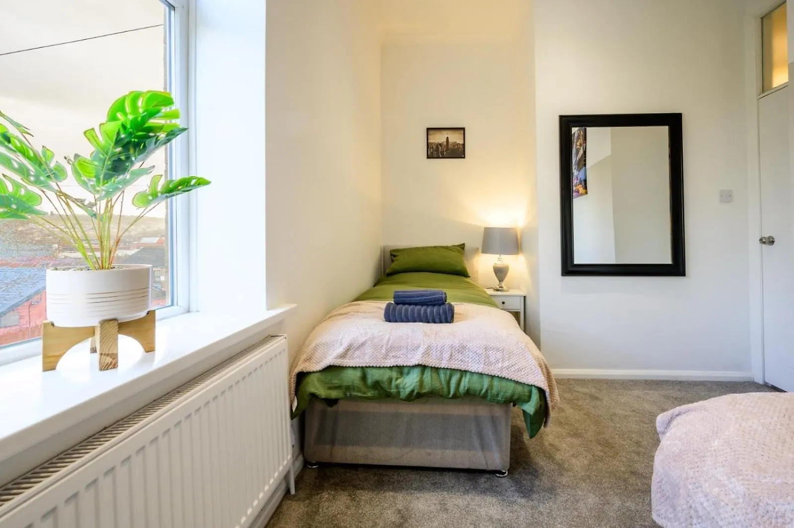 Home In West Yorkshire, Close To Leeds City Center, Sleeps 3! Batley