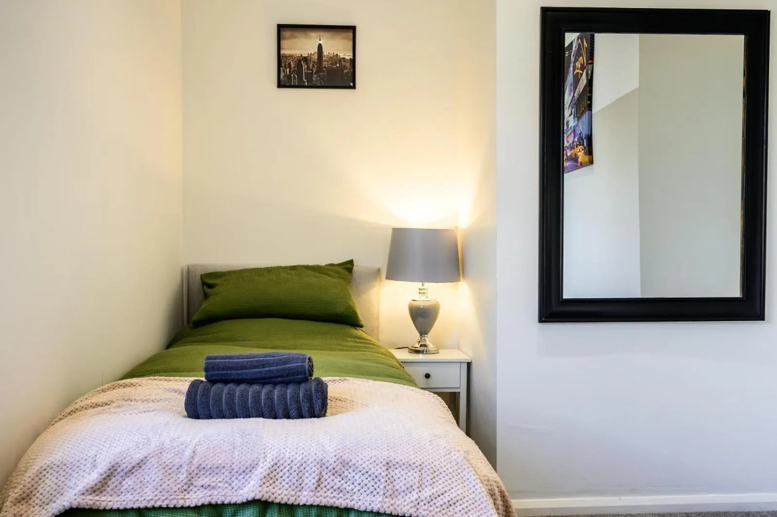 Home In West Yorkshire, Close To Leeds City Center, Sleeps 3! Batley 0*,  Birleşik Krallık